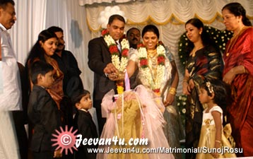 Sunoj Rosu Wedding Photos Kanjirappally